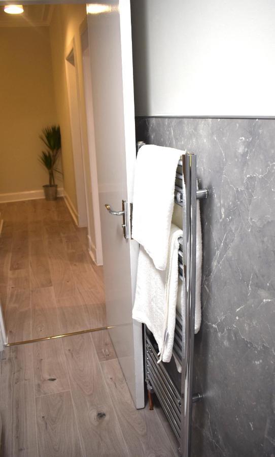 Kelpies Serviced Apartments- Victoria ฟัลเคิร์ก ภายนอก รูปภาพ