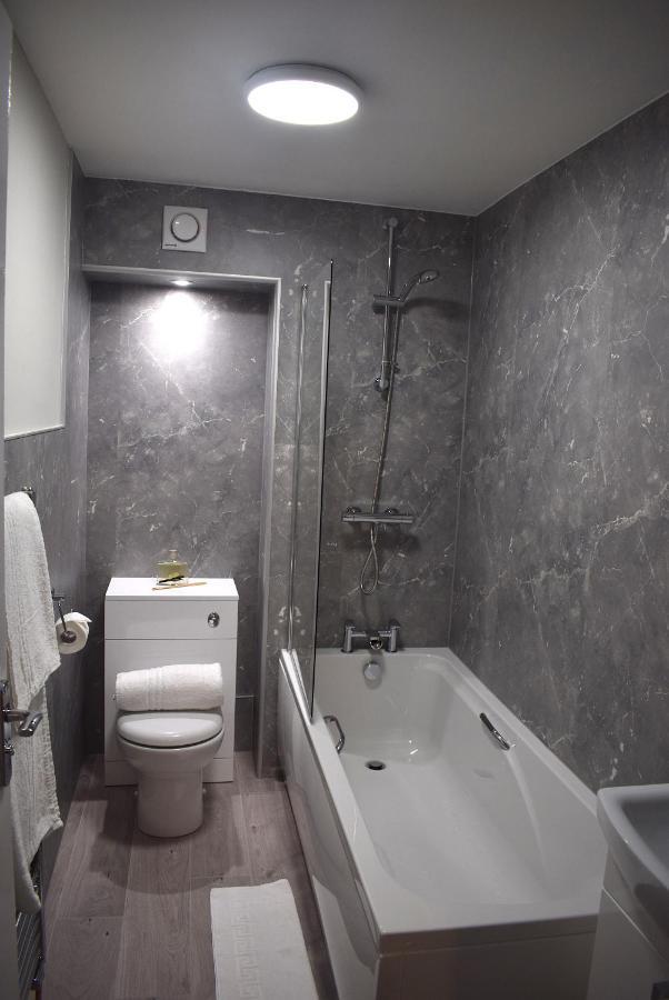 Kelpies Serviced Apartments- Victoria ฟัลเคิร์ก ภายนอก รูปภาพ