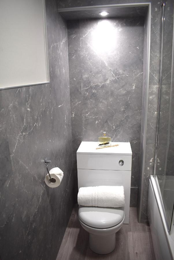 Kelpies Serviced Apartments- Victoria ฟัลเคิร์ก ภายนอก รูปภาพ