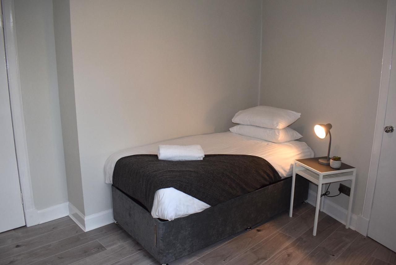 Kelpies Serviced Apartments- Victoria ฟัลเคิร์ก ภายนอก รูปภาพ